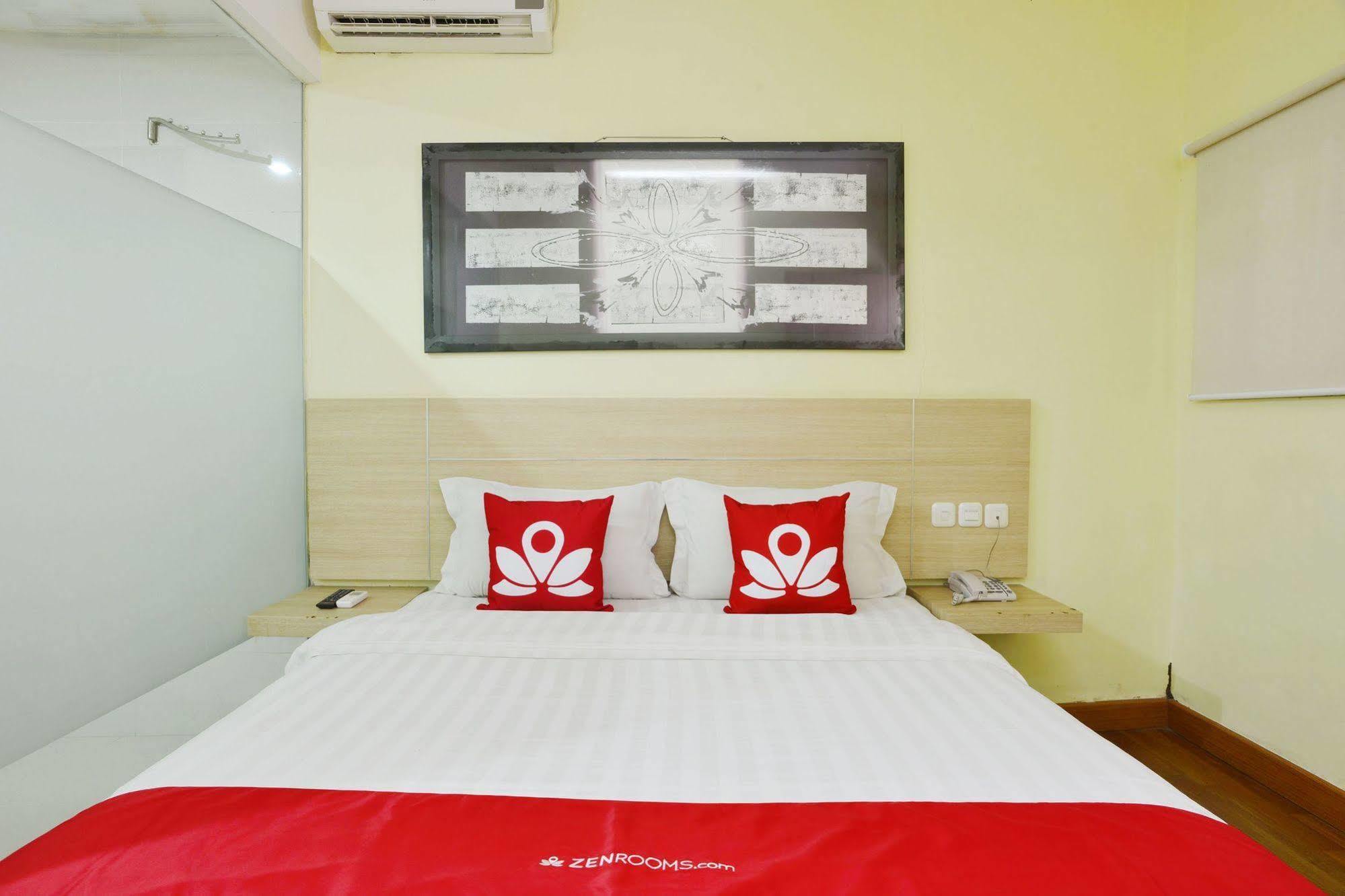 Zen Rooms Rujia Pecenongan Джакарта Екстер'єр фото