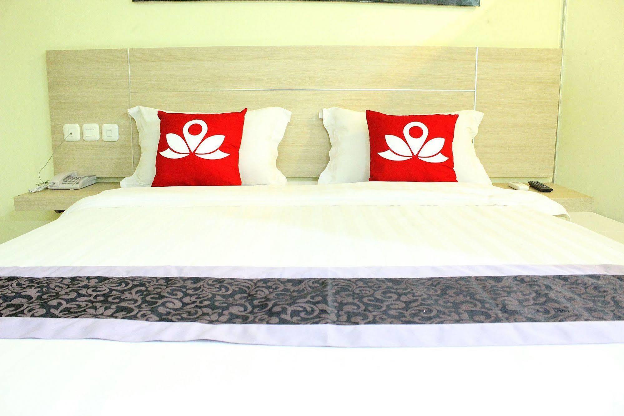 Zen Rooms Rujia Pecenongan Джакарта Екстер'єр фото