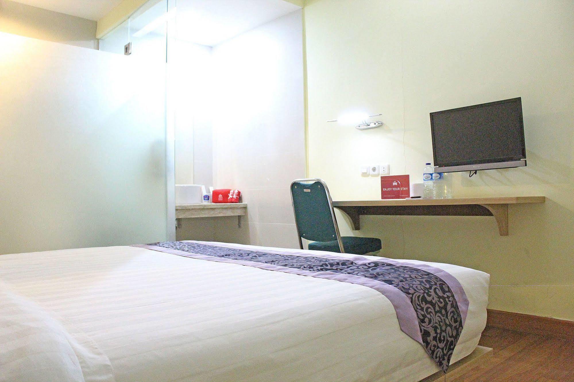 Zen Rooms Rujia Pecenongan Джакарта Екстер'єр фото