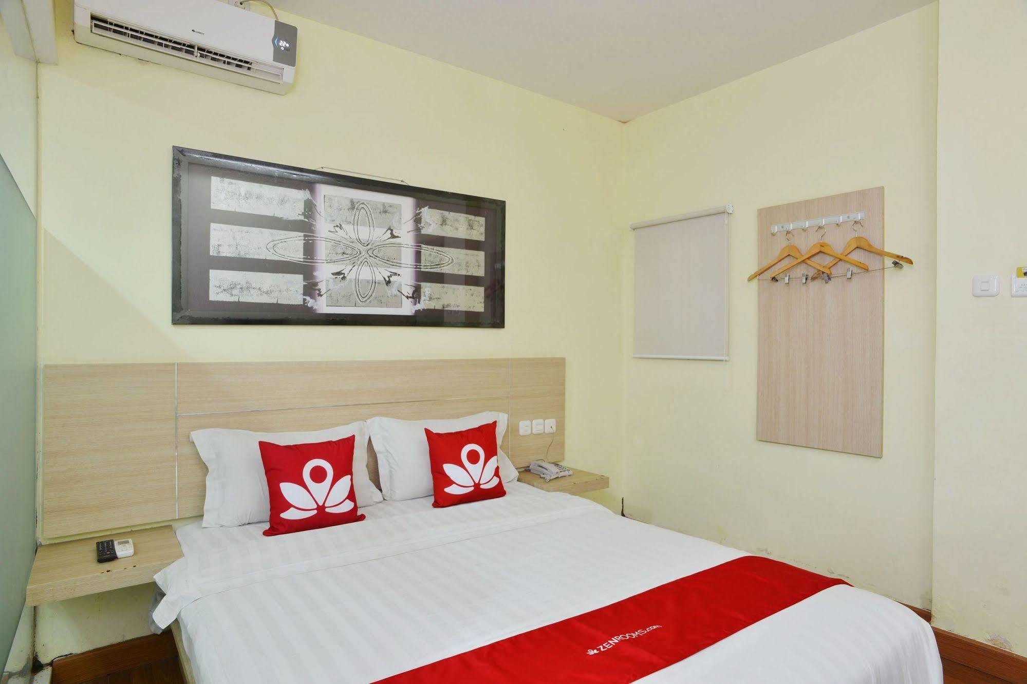 Zen Rooms Rujia Pecenongan Джакарта Екстер'єр фото